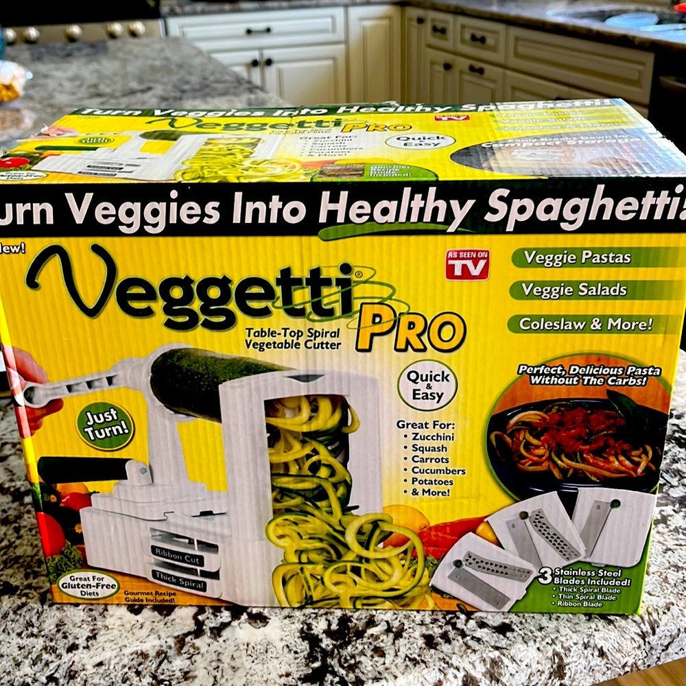 Veggetti Pro table top spiral vegetable cutter.